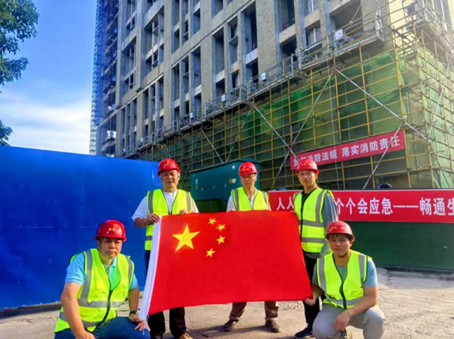 奮戰(zhàn)一線(xiàn) 用堅(jiān)守為祖國(guó)慶生